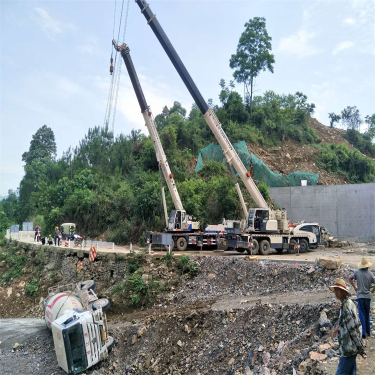 陵水汽车掉沟里叫吊车救援要多少钱
